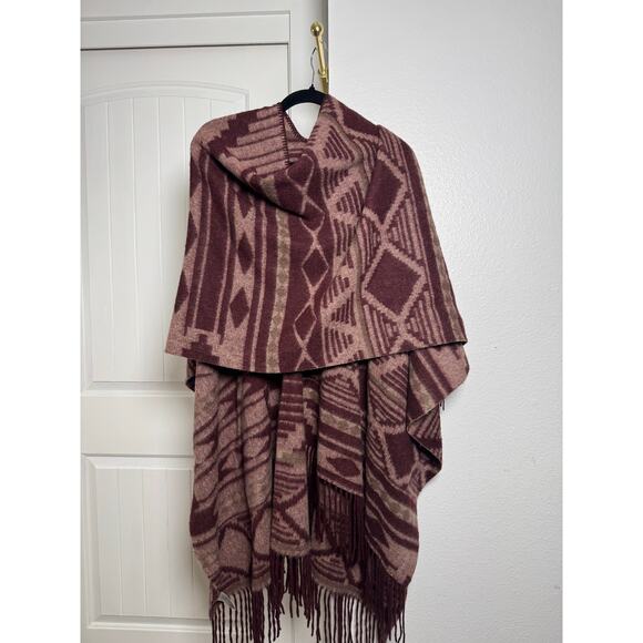 Pendleton 100% Wool Shawl w Fringe in Beautiful Burgundy Pattern. Offers Welcome - Picture 2 of 5